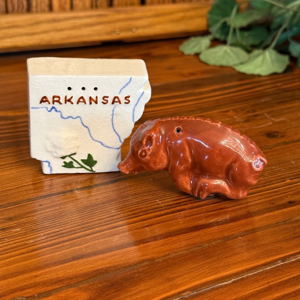 Parkcraft Arkansas Hog Salt and Pepper Shakers Vintage White Red Good